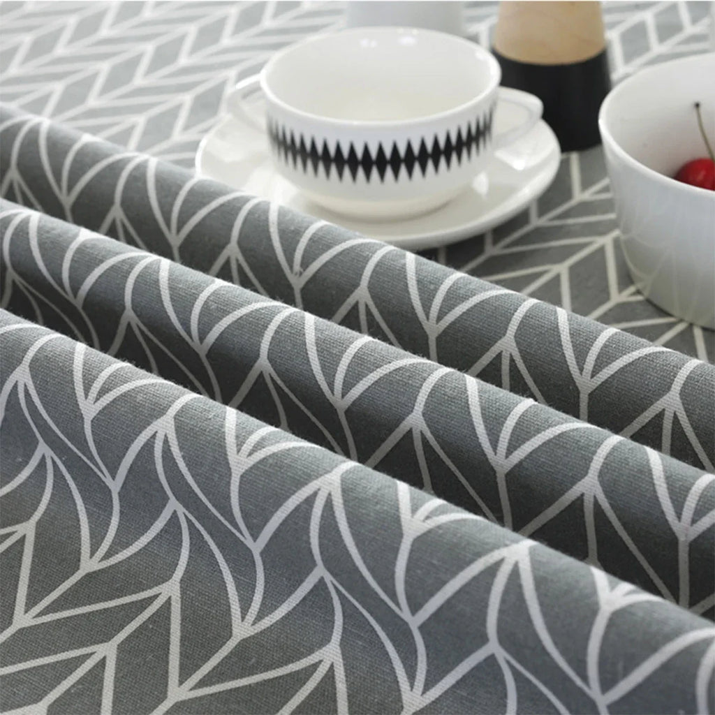 Round Tablecloth Washable Table Cloth Decorative Table Cover Indoor and Outdoor Holiday Home Christmas Party Picnic Dining Room